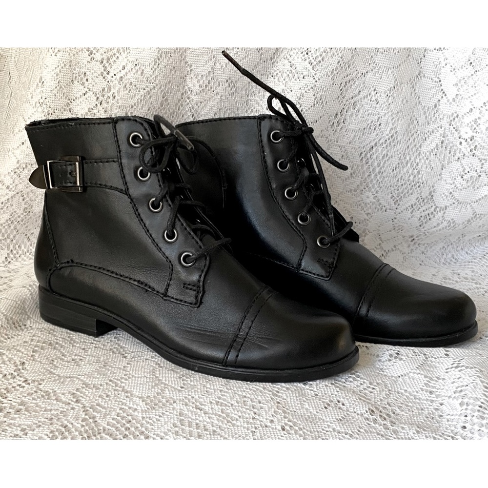 Lace-up boots